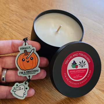 Limited Edition - Trichs & Treasure – 6oz Spiced Apple Cider Candle